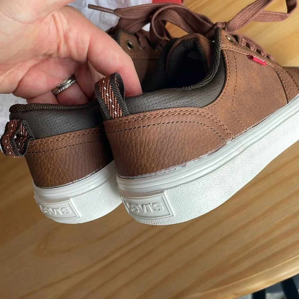 NEW in‎ Box! Levi Men's Alpine Brown Sneaker